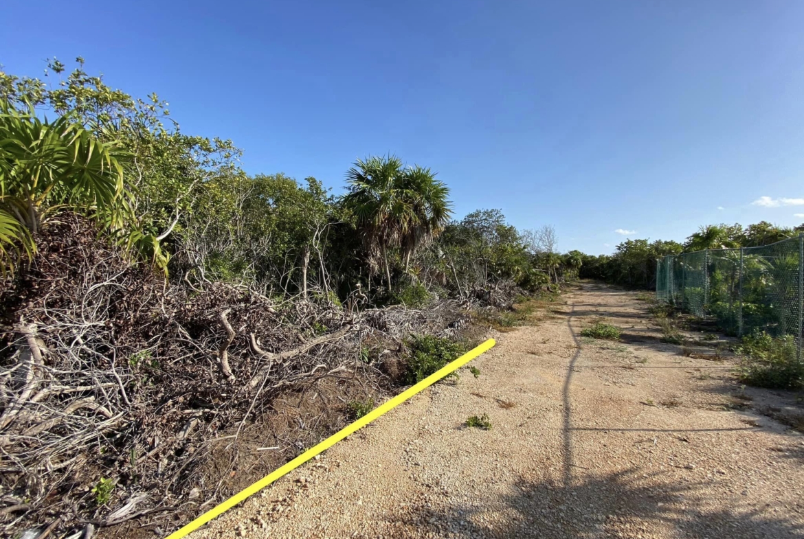Imagen satelital del terreno habitacional en venta en Isla Blanca, Quintana Roo, ubicado entre la laguna Chacmuchuch y el mar Caribe