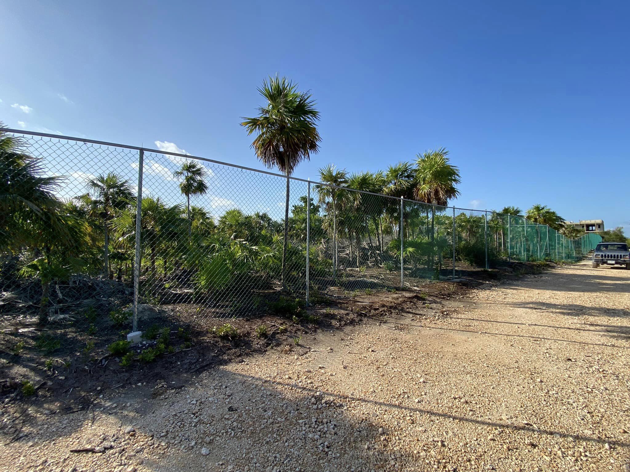 Imagen satelital del terreno habitacional en venta en Isla Blanca, Quintana Roo, ubicado entre la laguna Chacmuchuch y el mar Caribe