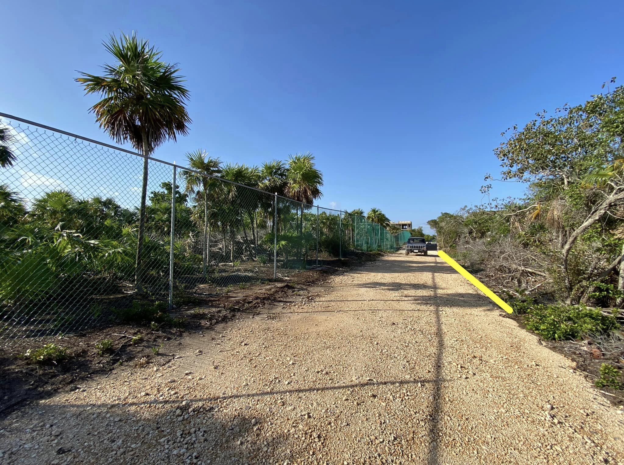 Imagen satelital del terreno habitacional en venta en Isla Blanca, Quintana Roo, ubicado entre la laguna Chacmuchuch y el mar Caribe