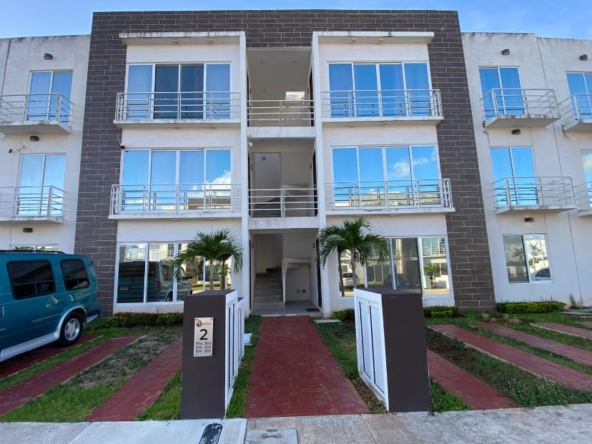 En renta departamento planta baja de 3 recamaras con amenidades en el poligono sur de cancún, en residencial izmal cancun.