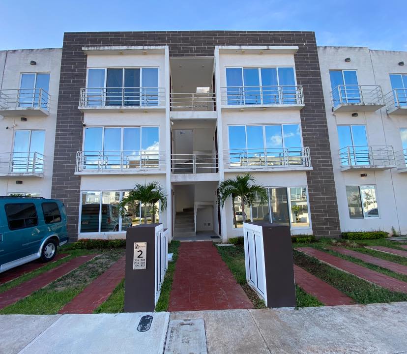 En renta departamento planta baja de 3 recamaras con amenidades en el poligono sur de cancún, en residencial izmal cancun.
