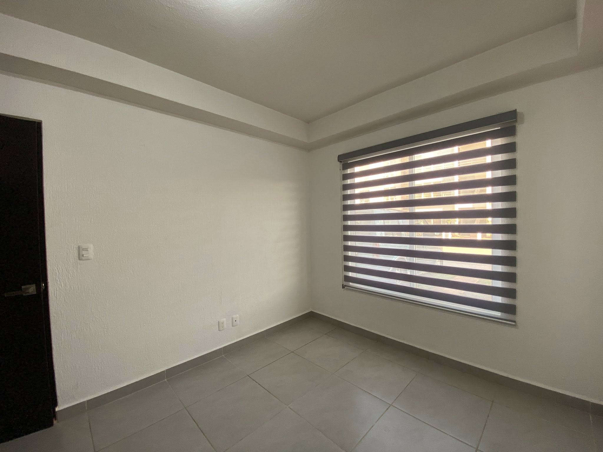 En renta departamento planta baja de 3 recamaras con amenidades en el poligono sur de cancún, en residencial izmal cancun.