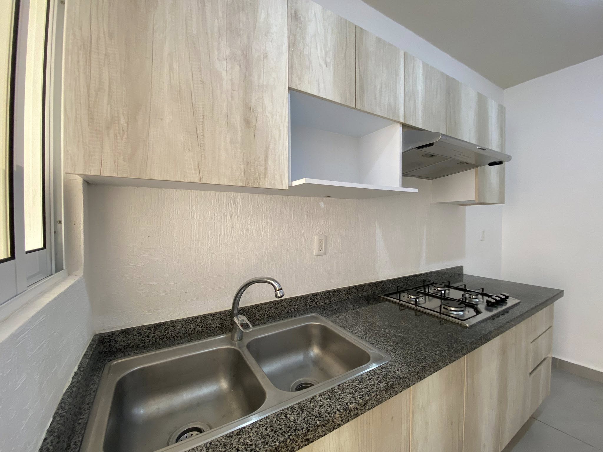 En renta departamento planta baja de 3 recamaras con amenidades en el poligono sur de cancún, en residencial izmal cancun.
