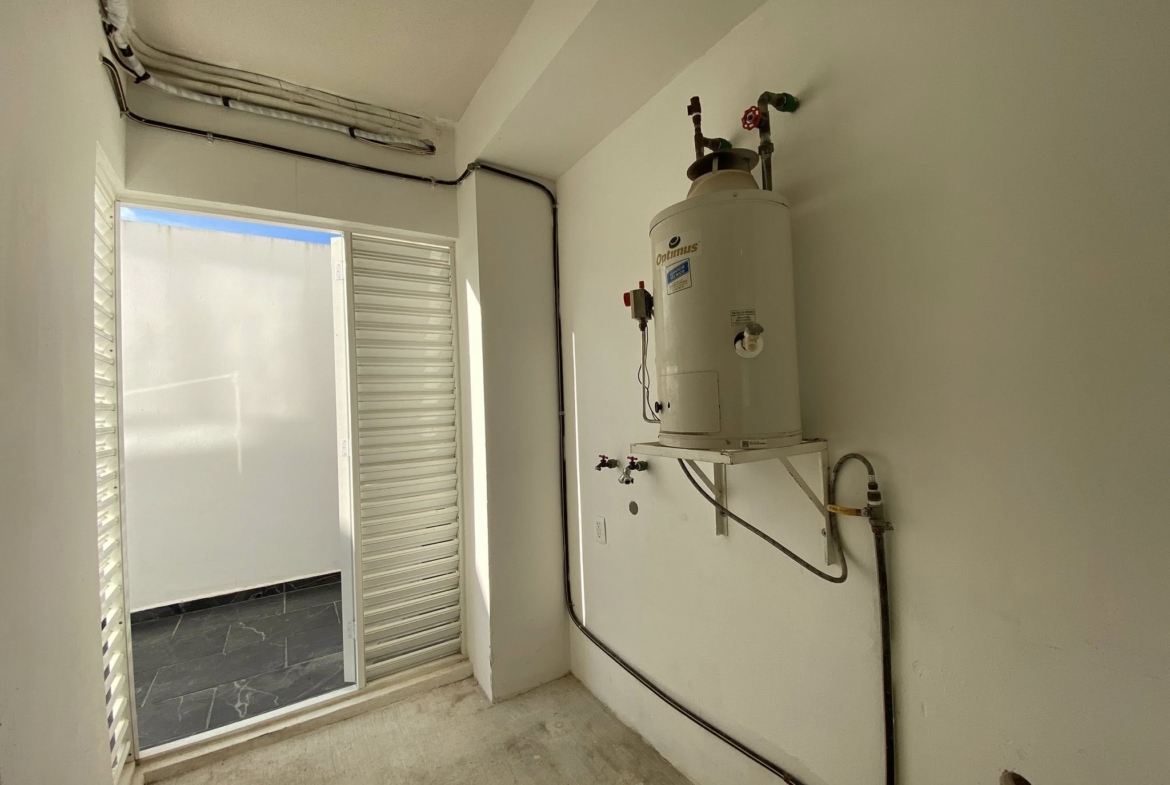 En renta departamento planta baja de 3 recamaras con amenidades en el poligono sur de cancún, en residencial izmal cancun.