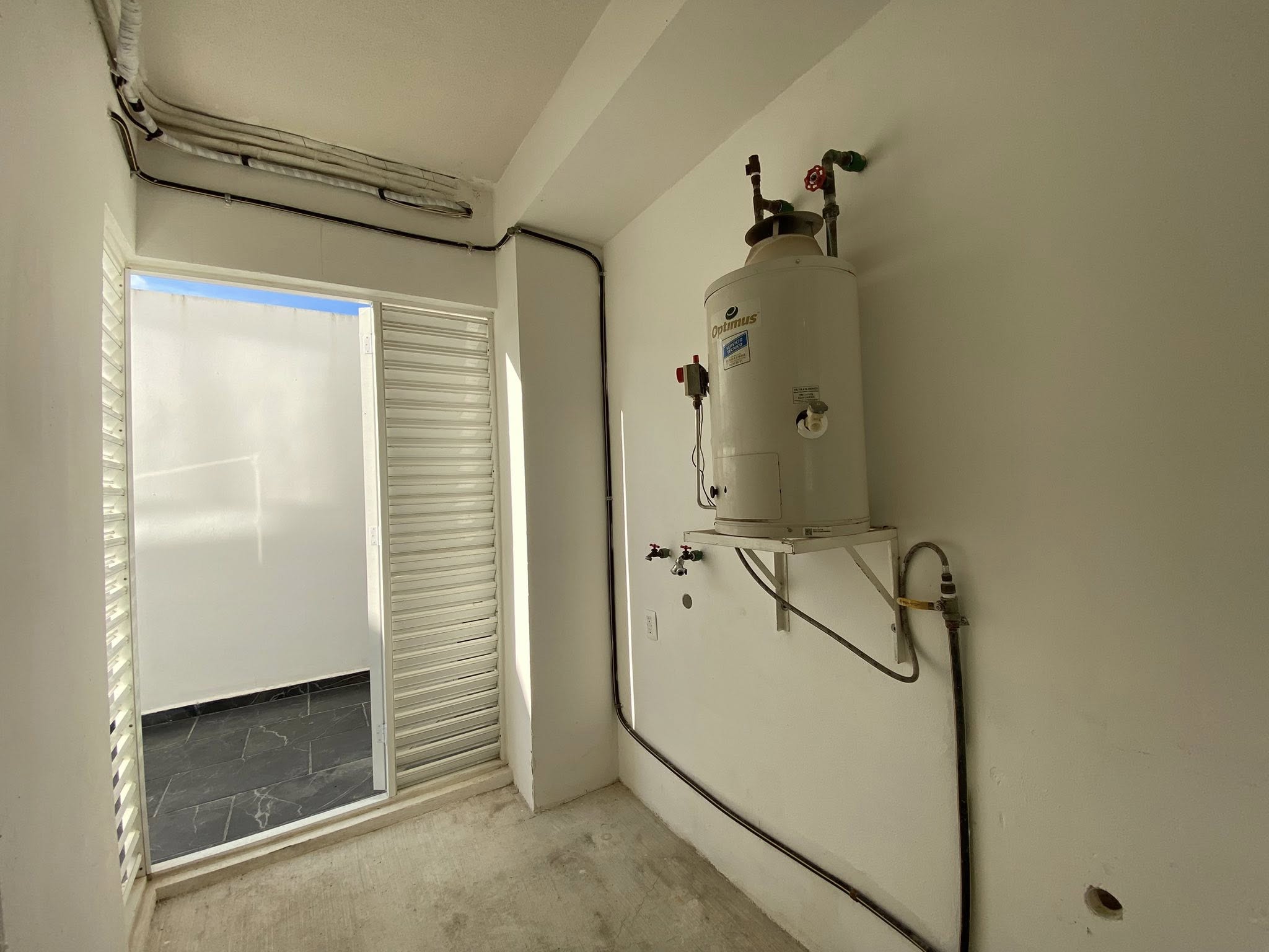 En renta departamento planta baja de 3 recamaras con amenidades en el poligono sur de cancún, en residencial izmal cancun.