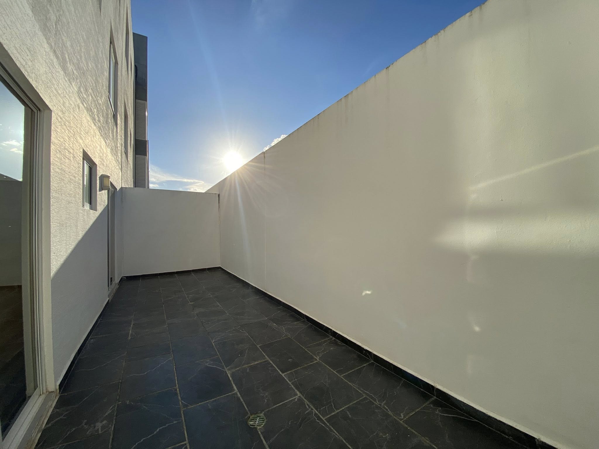 En renta departamento planta baja de 3 recamaras con amenidades en el poligono sur de cancún, en residencial izmal cancun.