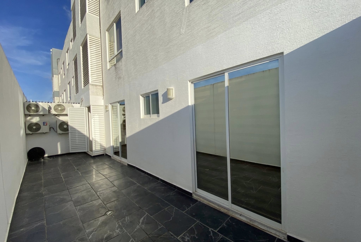 En renta departamento planta baja de 3 recamaras con amenidades en el poligono sur de cancún, en residencial izmal cancun.
