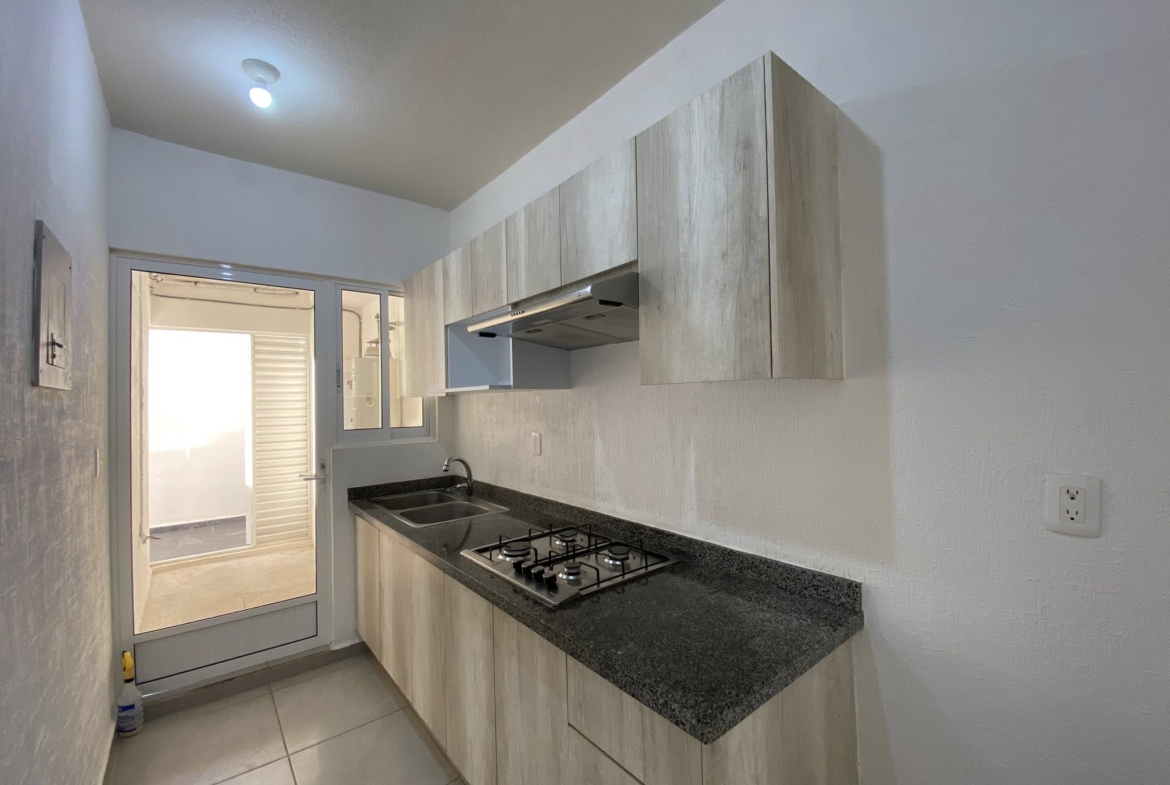 En renta departamento planta baja de 3 recamaras con amenidades en el poligono sur de cancún, en residencial izmal cancun.