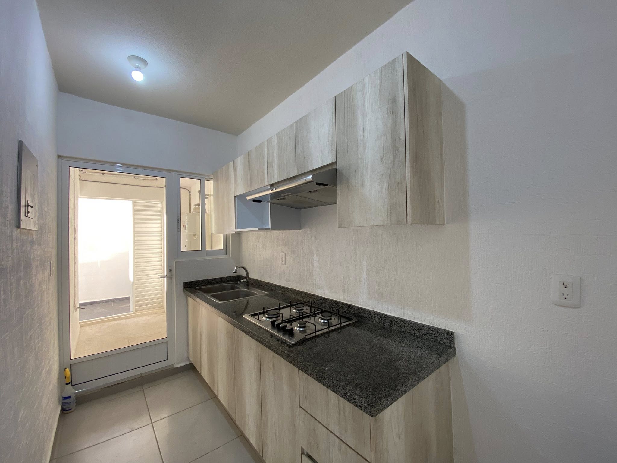 En renta departamento planta baja de 3 recamaras con amenidades en el poligono sur de cancún, en residencial izmal cancun.