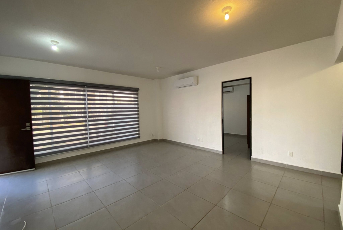 En renta departamento planta baja de 3 recamaras con amenidades en el poligono sur de cancún, en residencial izmal cancun.