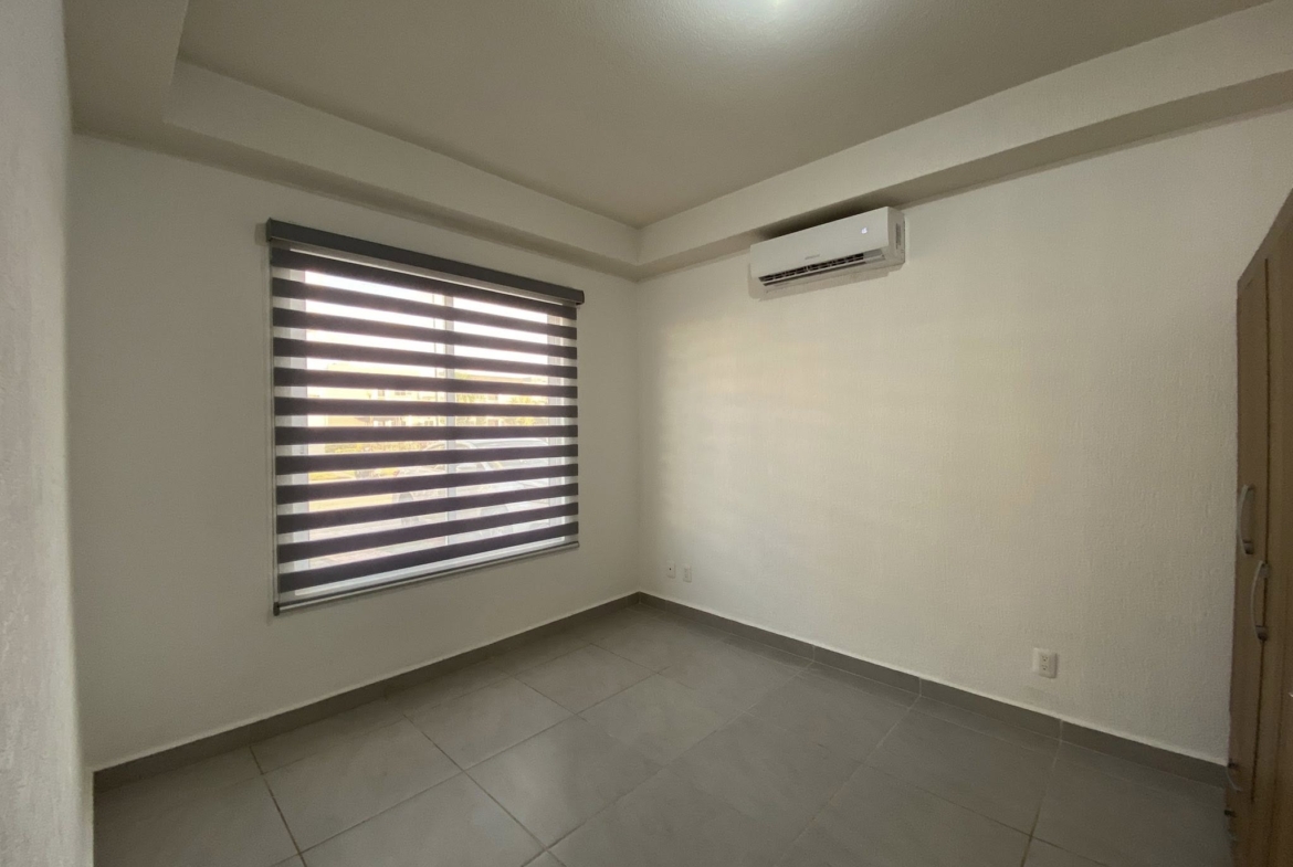 En renta departamento planta baja de 3 recamaras con amenidades en el poligono sur de cancún, en residencial izmal cancun.