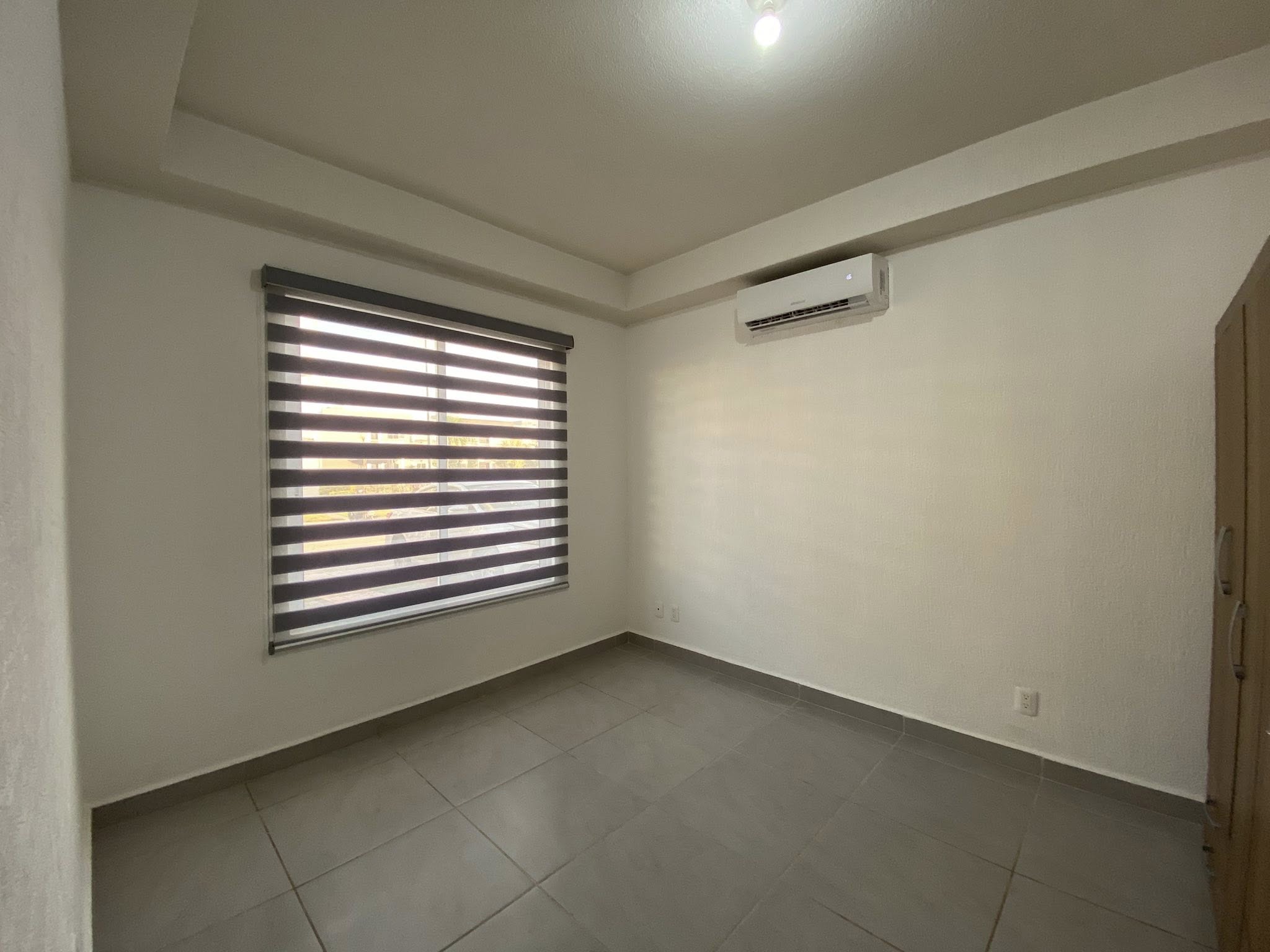 En renta departamento planta baja de 3 recamaras con amenidades en el poligono sur de cancún, en residencial izmal cancun.