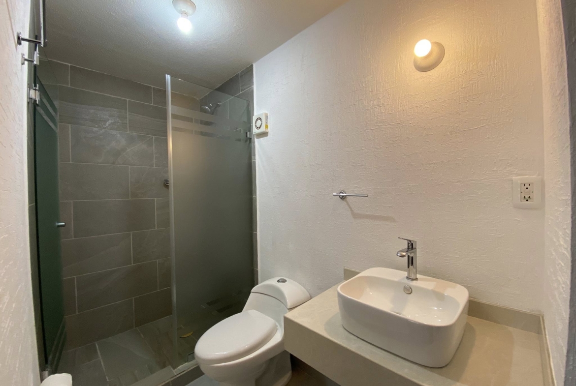 En renta departamento planta baja de 3 recamaras con amenidades en el poligono sur de cancún, en residencial izmal cancun.