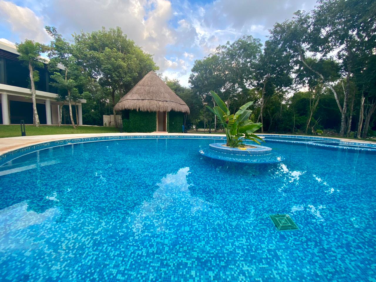 En venta terreno habitacional en residencial con amenidades en Cancún, ideal para un hogar en cancun