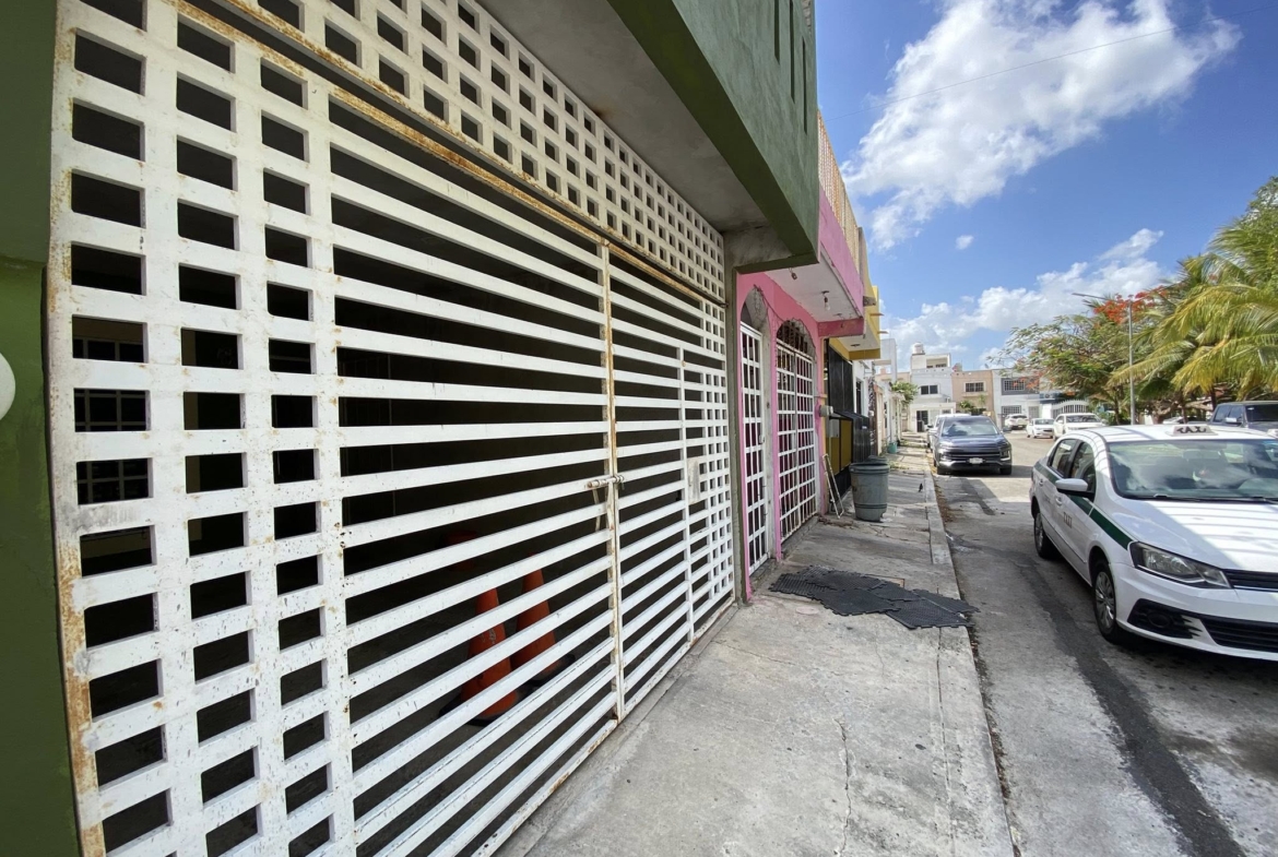 VENTA DE CASA EN ANDALUCIA CANCUN, UBICADA EN EL POLIGONO SUR DE CANCUN