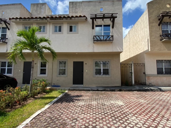 En venta casa de 3 recámaras en residencial Catania, Cancún, con amenidades y cerca de avenidas principales en el poligono sur de Cancún