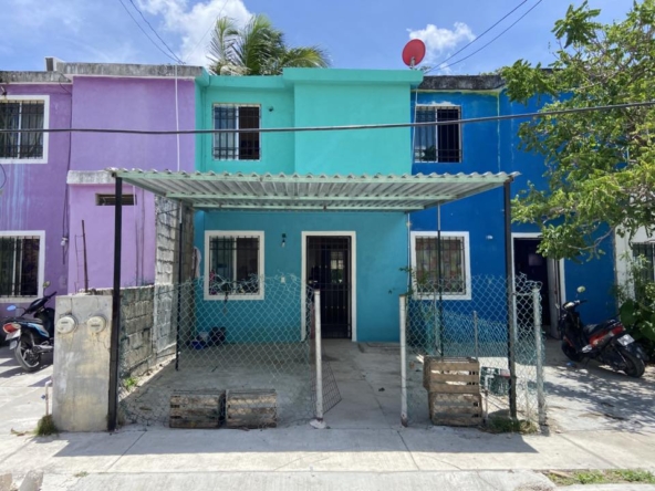 EN VENTA CASA DE 2 RECARAS EN TIERRA MAYA CANCUN, CASA EN ZONA SEGURA IDEAL PARA FAMILIAS CON CREDITO INFONAVIT O BANCARIO
