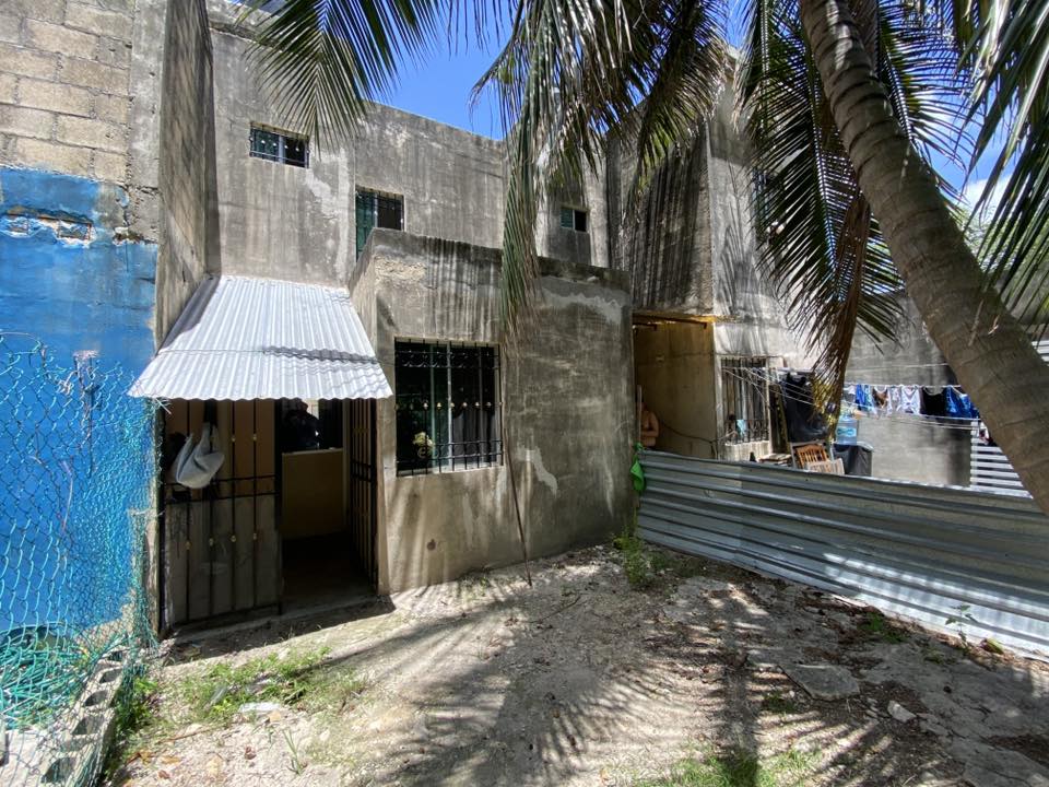 EN VENTA CASA DE 2 RECARAS EN TIERRA MAYA CANCUN, CASA EN ZONA SEGURA IDEAL PARA FAMILIAS CON CREDITO INFONAVIT O BANCARIO