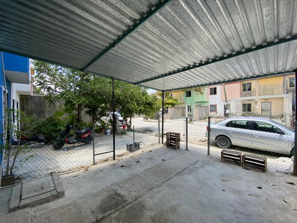 EN VENTA CASA DE 2 RECARAS EN TIERRA MAYA CANCUN, CASA EN ZONA SEGURA IDEAL PARA FAMILIAS CON CREDITO INFONAVIT O BANCARIO