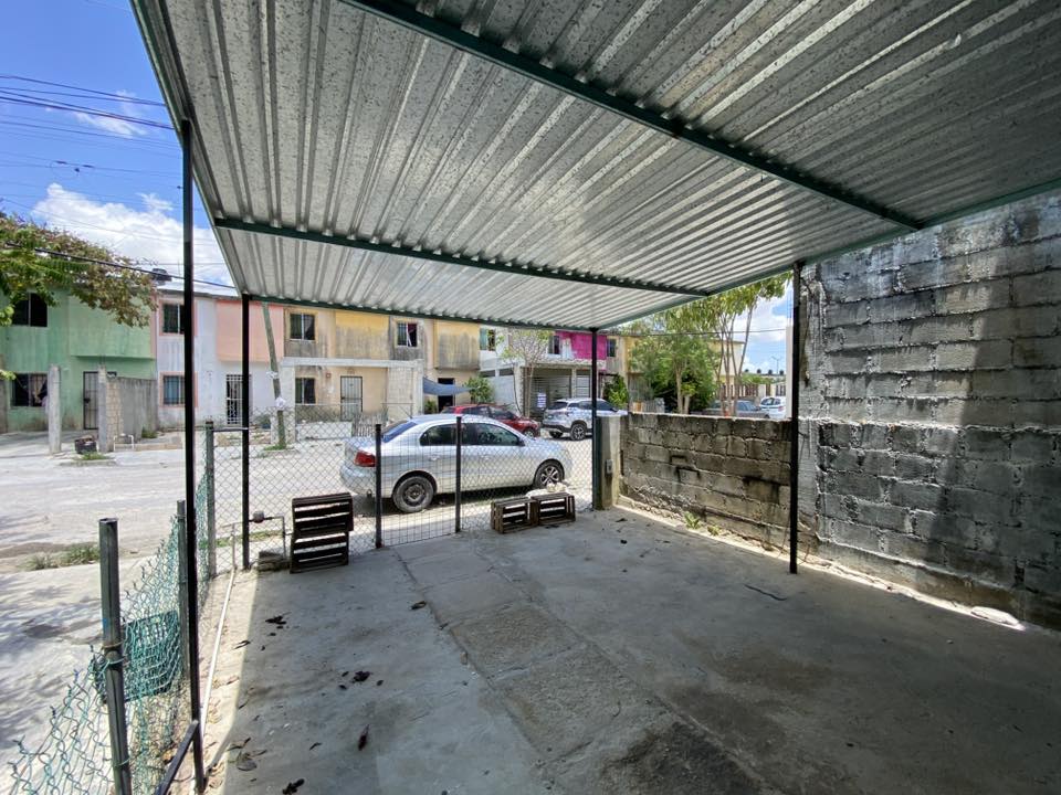 EN VENTA CASA DE 2 RECARAS EN TIERRA MAYA CANCUN, CASA EN ZONA SEGURA IDEAL PARA FAMILIAS CON CREDITO INFONAVIT O BANCARIO