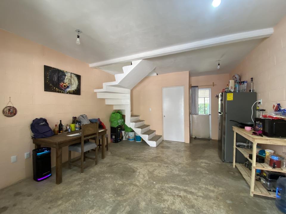EN VENTA CASA DE 2 RECARAS EN TIERRA MAYA CANCUN, CASA EN ZONA SEGURA IDEAL PARA FAMILIAS CON CREDITO INFONAVIT O BANCARIO