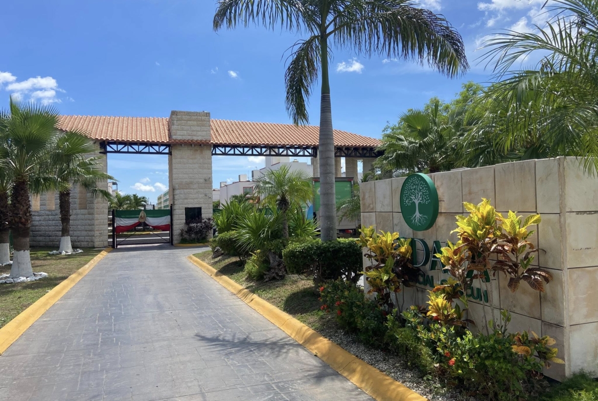 EN RENTA CASA AMUEBLADA EN CANCUN, EN PRIVADA CON ALBERCA Y AMENIDADES EN CANCUN. CASA EN RENTA CON MUEBLES EN CANCUN. CASA AMUEBLADA EN CANCUN