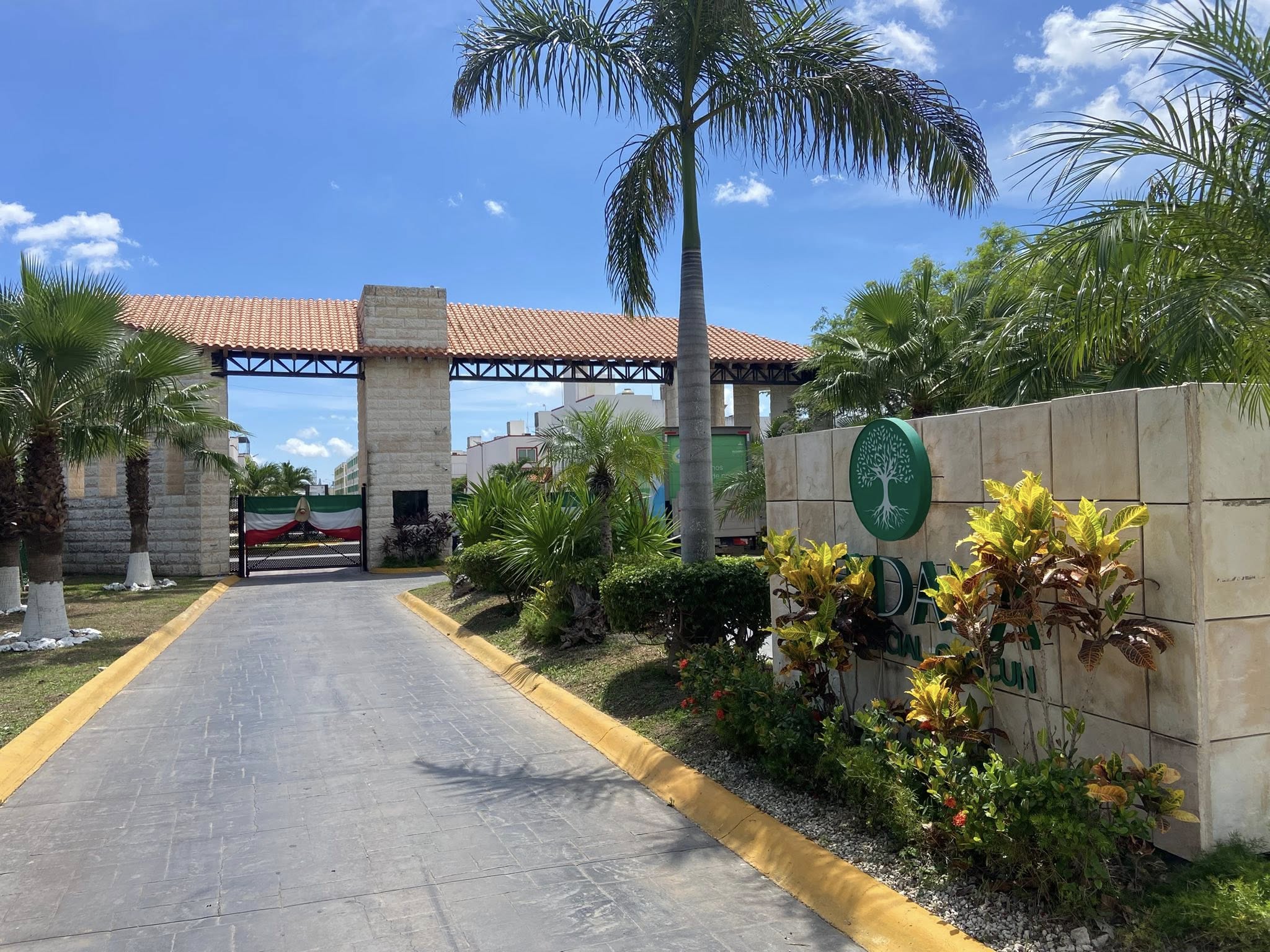 EN RENTA CASA AMUEBLADA EN CANCUN, EN PRIVADA CON ALBERCA Y AMENIDADES EN CANCUN. CASA EN RENTA CON MUEBLES EN CANCUN. CASA AMUEBLADA EN CANCUN