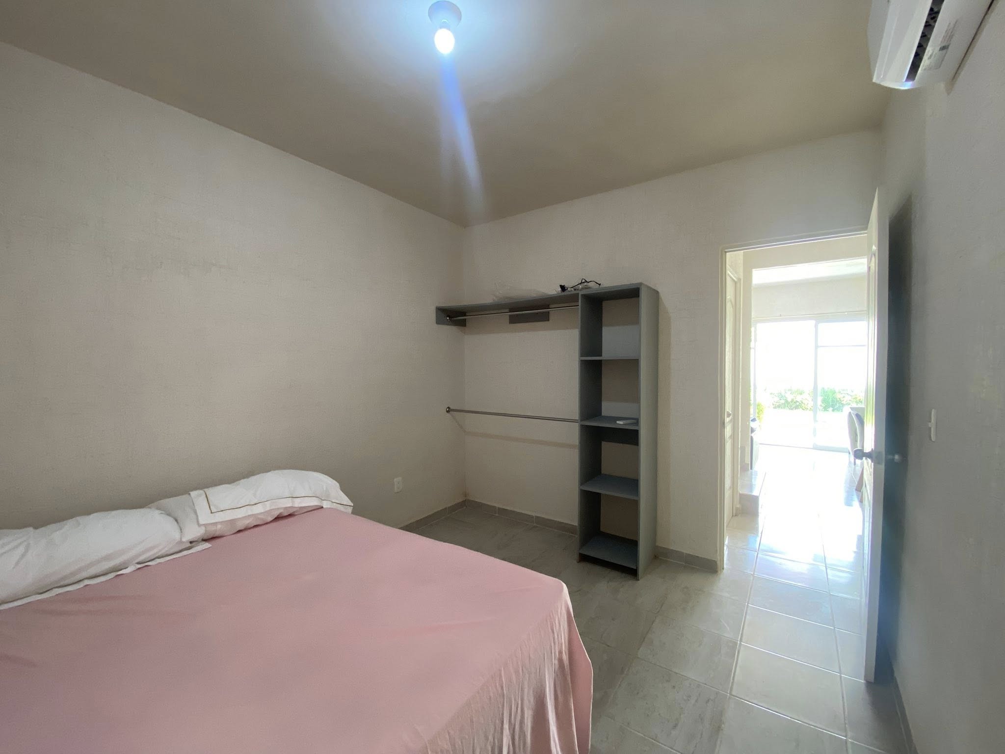 EN RENTA CASA AMUEBLADA EN CANCUN, EN PRIVADA CON ALBERCA Y AMENIDADES EN CANCUN. CASA EN RENTA CON MUEBLES EN CANCUN. CASA AMUEBLADA EN CANCUN