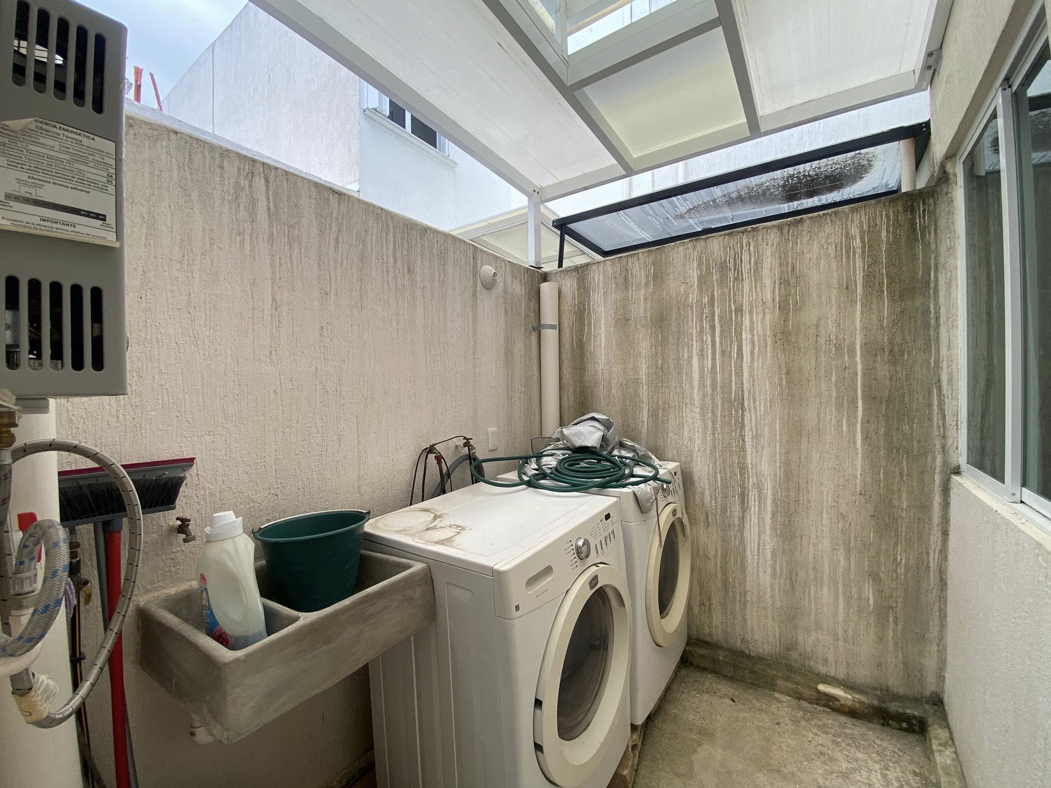 EN RENTA CASA AMUEBLADA EN CANCUN, EN PRIVADA CON ALBERCA Y AMENIDADES EN CANCUN. CASA EN RENTA CON MUEBLES EN CANCUN. CASA AMUEBLADA EN CANCUN