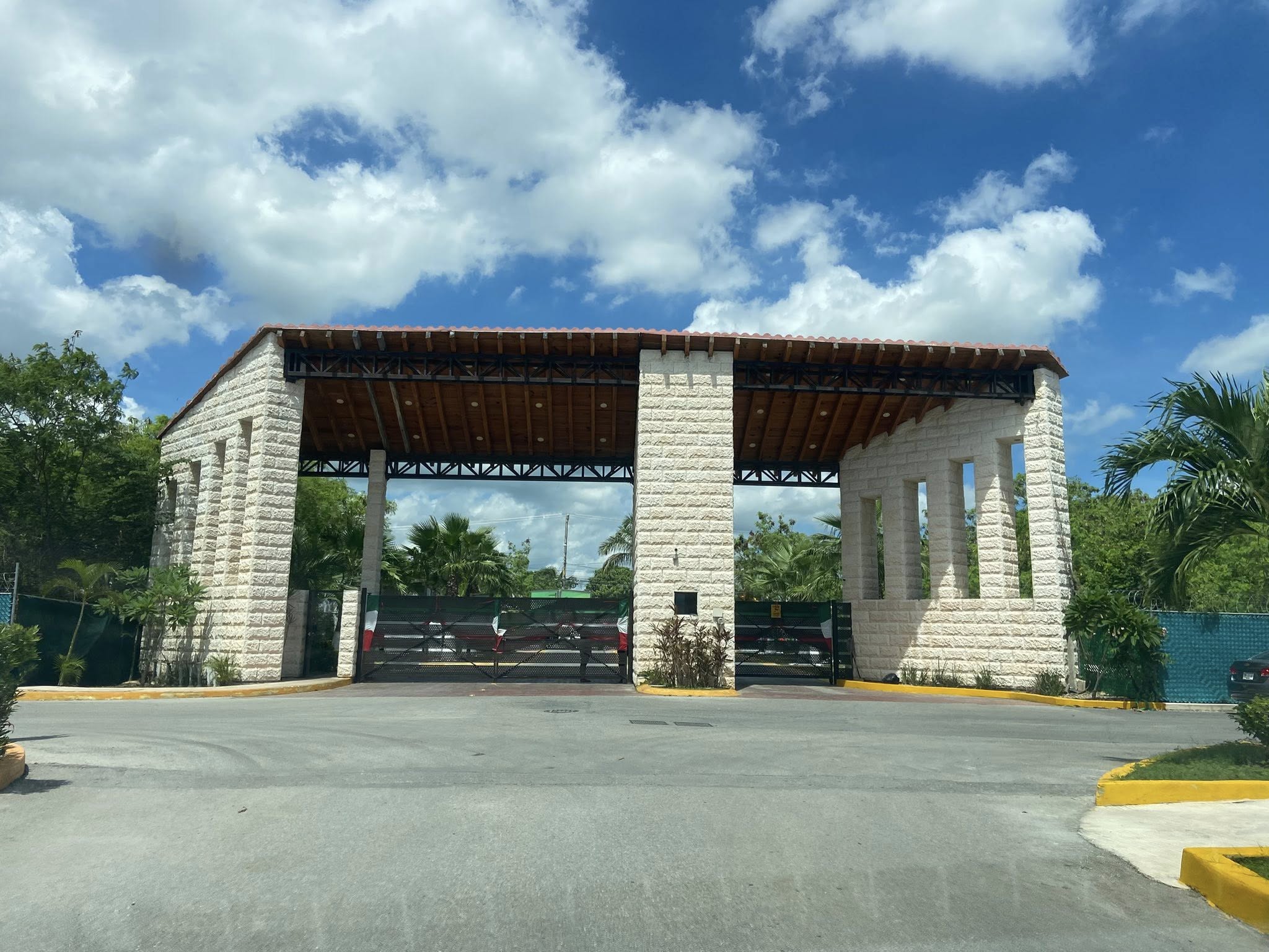 EN RENTA CASA AMUEBLADA EN CANCUN, EN PRIVADA CON ALBERCA Y AMENIDADES EN CANCUN. CASA EN RENTA CON MUEBLES EN CANCUN. CASA AMUEBLADA EN CANCUN