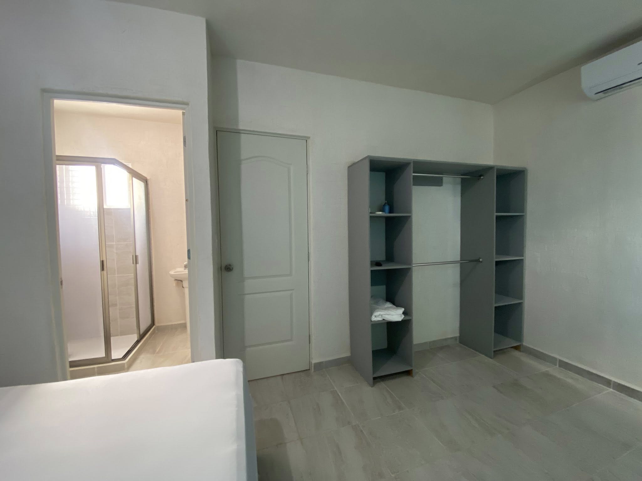 EN RENTA CASA AMUEBLADA EN CANCUN, EN PRIVADA CON ALBERCA Y AMENIDADES EN CANCUN. CASA EN RENTA CON MUEBLES EN CANCUN. CASA AMUEBLADA EN CANCUN