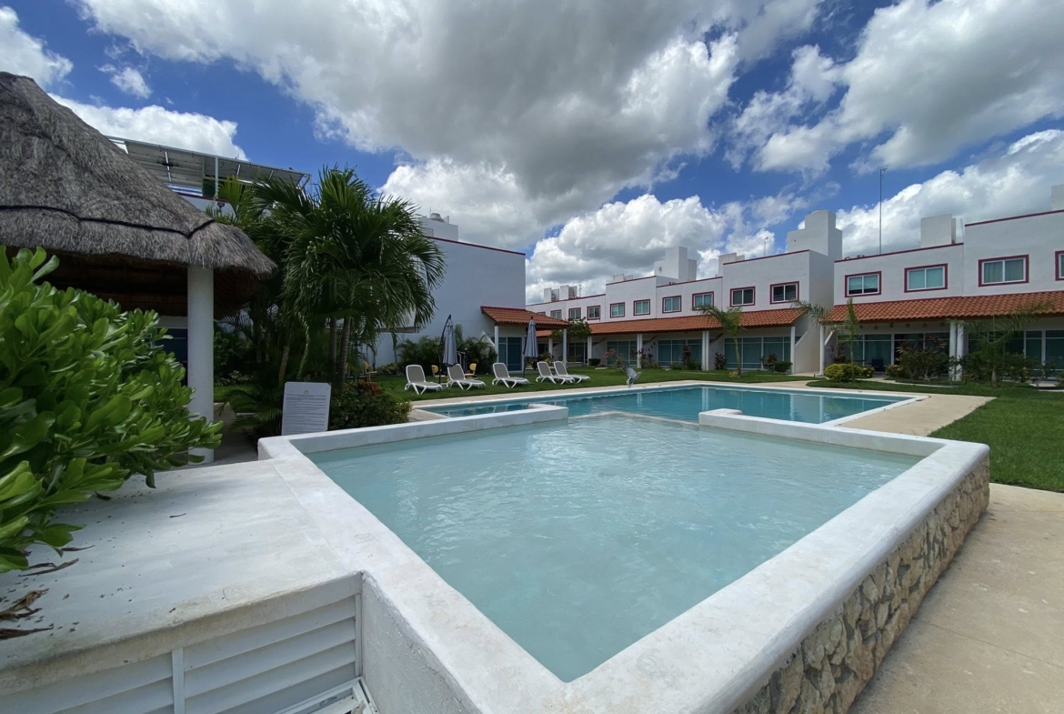 EN RENTA CASA AMUEBLADA EN CANCUN, EN PRIVADA CON ALBERCA Y AMENIDADES EN CANCUN. CASA EN RENTA CON MUEBLES EN CANCUN. CASA AMUEBLADA EN CANCUN