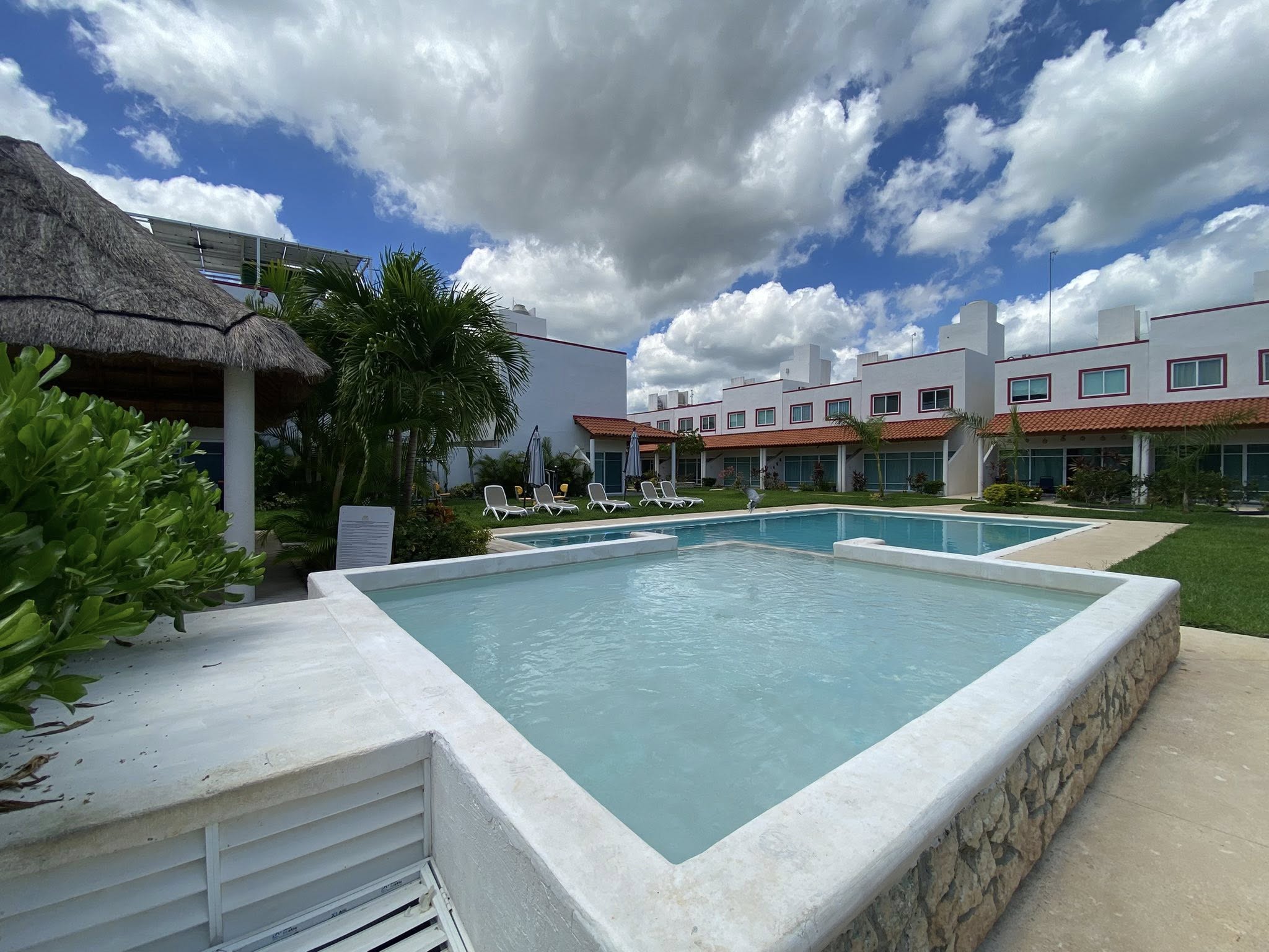 EN RENTA CASA AMUEBLADA EN CANCUN, EN PRIVADA CON ALBERCA Y AMENIDADES EN CANCUN. CASA EN RENTA CON MUEBLES EN CANCUN. CASA AMUEBLADA EN CANCUN