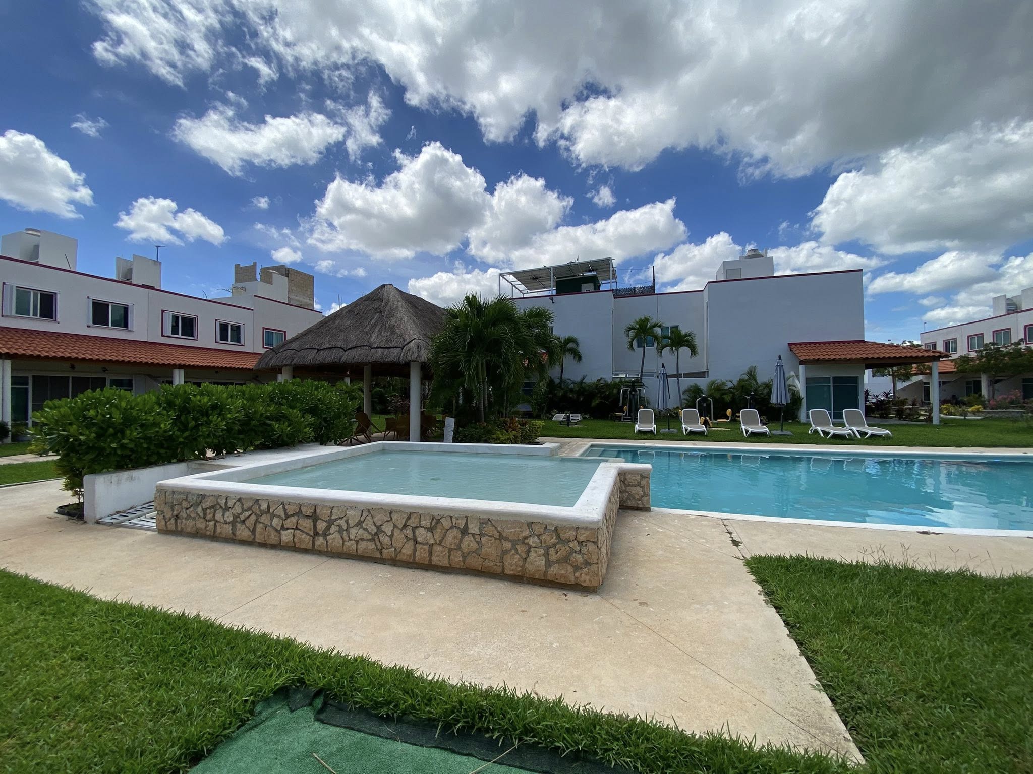 EN RENTA CASA AMUEBLADA EN CANCUN, EN PRIVADA CON ALBERCA Y AMENIDADES EN CANCUN. CASA EN RENTA CON MUEBLES EN CANCUN. CASA AMUEBLADA EN CANCUN