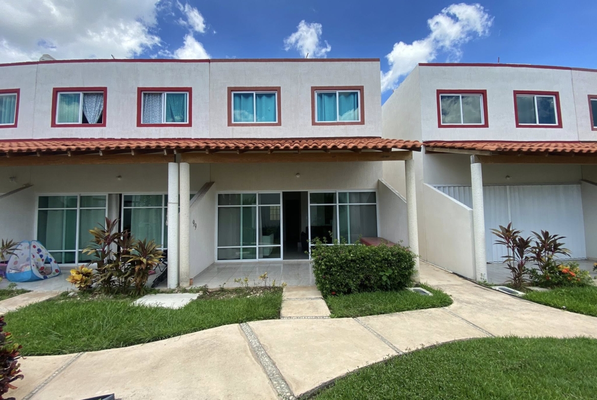 EN RENTA CASA AMUEBLADA EN CANCUN, EN PRIVADA CON ALBERCA Y AMENIDADES EN CANCUN. CASA EN RENTA CON MUEBLES EN CANCUN. CASA AMUEBLADA EN CANCUN