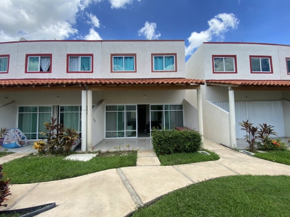 EN RENTA CASA AMUEBLADA EN CANCUN, EN PRIVADA CON ALBERCA Y AMENIDADES EN CANCUN. CASA EN RENTA CON MUEBLES EN CANCUN. CASA AMUEBLADA EN CANCUN