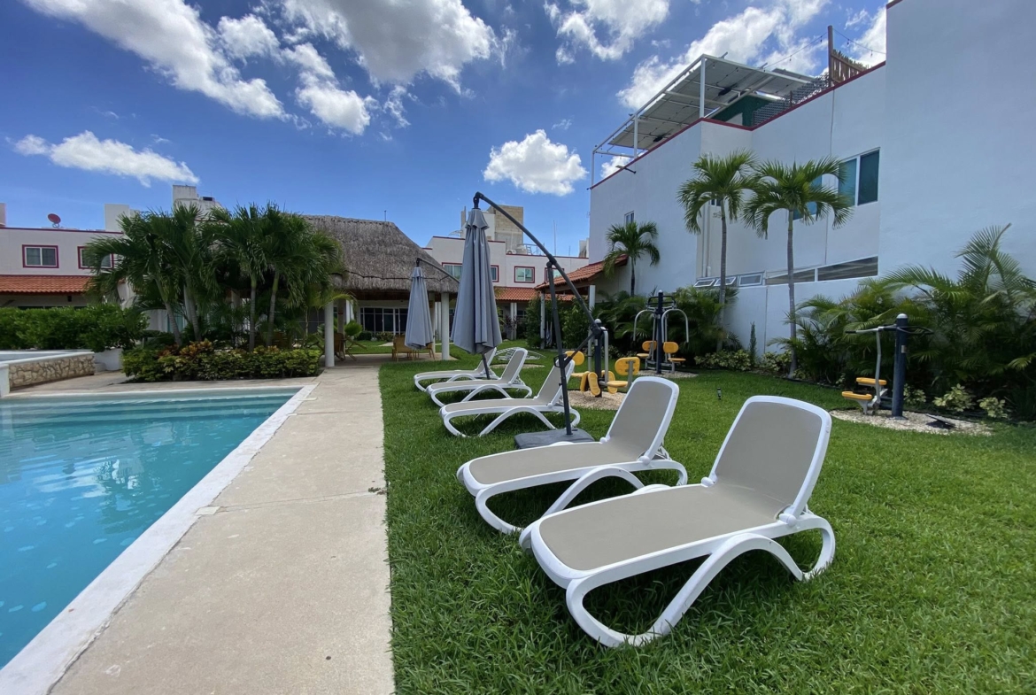 EN RENTA CASA AMUEBLADA EN CANCUN, EN PRIVADA CON ALBERCA Y AMENIDADES EN CANCUN. CASA EN RENTA CON MUEBLES EN CANCUN. CASA AMUEBLADA EN CANCUN