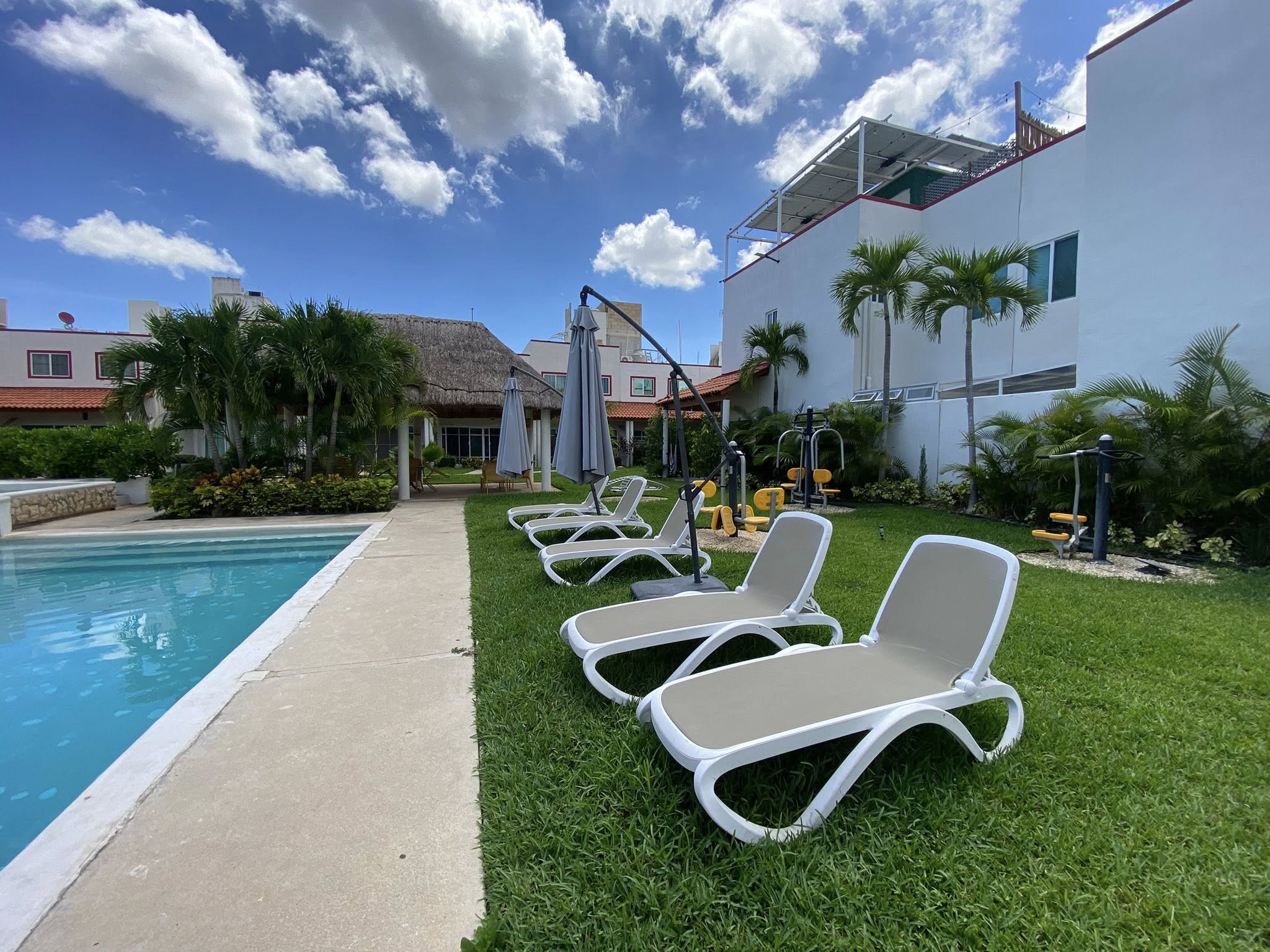 EN RENTA CASA AMUEBLADA EN CANCUN, EN PRIVADA CON ALBERCA Y AMENIDADES EN CANCUN. CASA EN RENTA CON MUEBLES EN CANCUN. CASA AMUEBLADA EN CANCUN