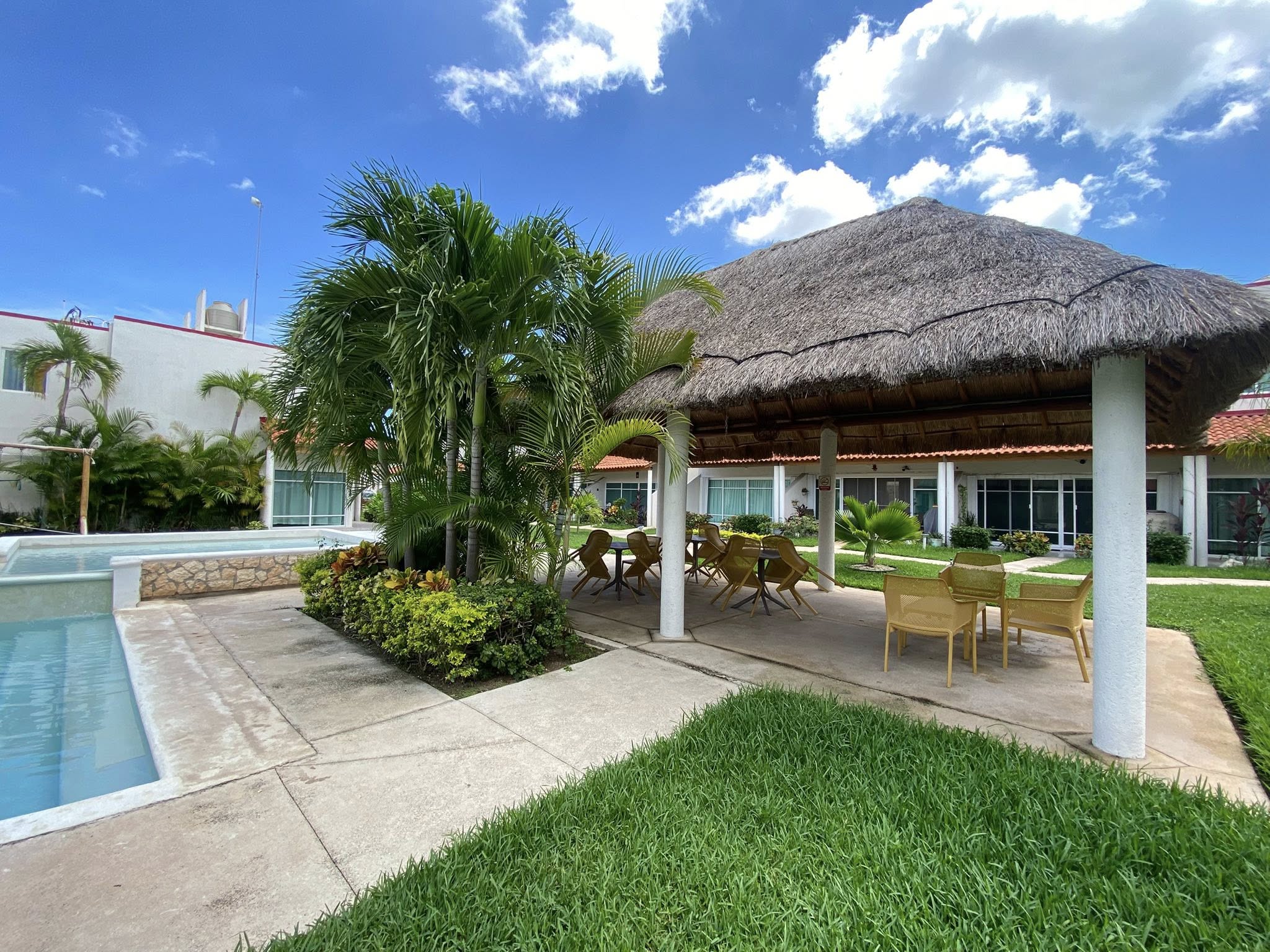 EN RENTA CASA AMUEBLADA EN CANCUN, EN PRIVADA CON ALBERCA Y AMENIDADES EN CANCUN. CASA EN RENTA CON MUEBLES EN CANCUN. CASA AMUEBLADA EN CANCUN