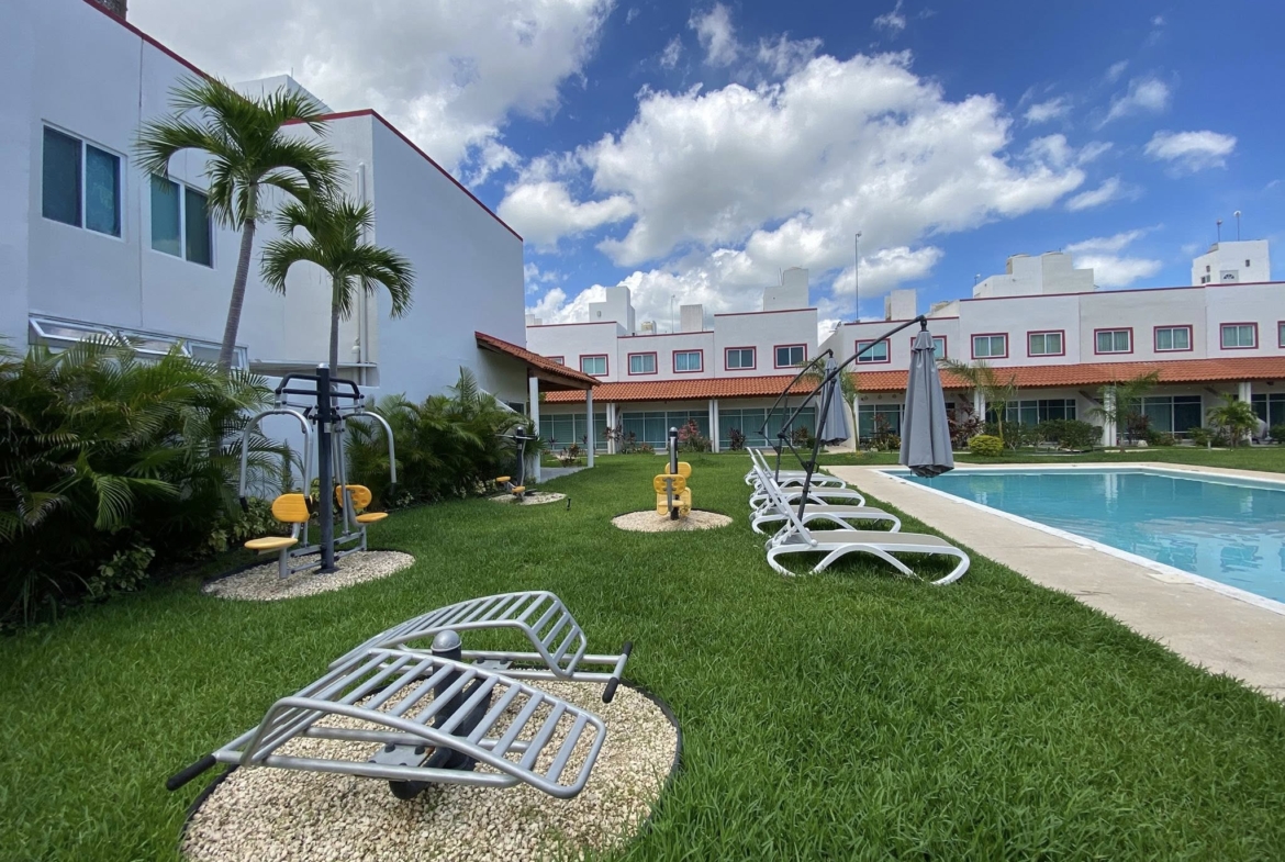 EN RENTA CASA AMUEBLADA EN CANCUN, EN PRIVADA CON ALBERCA Y AMENIDADES EN CANCUN. CASA EN RENTA CON MUEBLES EN CANCUN. CASA AMUEBLADA EN CANCUN