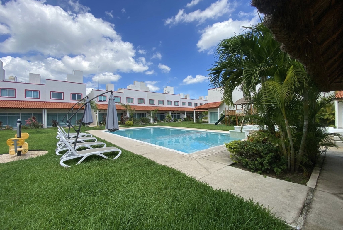 EN RENTA CASA AMUEBLADA EN CANCUN, EN PRIVADA CON ALBERCA Y AMENIDADES EN CANCUN. CASA EN RENTA CON MUEBLES EN CANCUN. CASA AMUEBLADA EN CANCUN