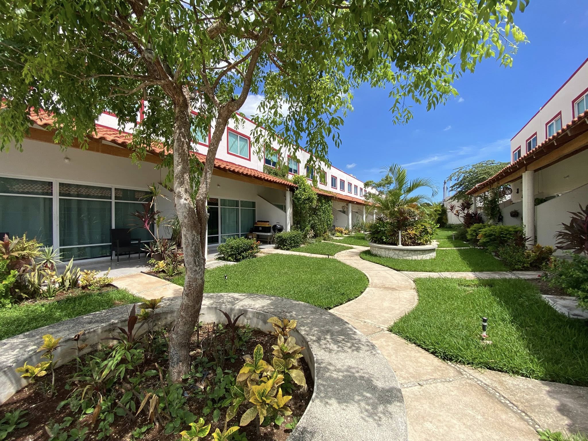 EN RENTA CASA AMUEBLADA EN CANCUN, EN PRIVADA CON ALBERCA Y AMENIDADES EN CANCUN. CASA EN RENTA CON MUEBLES EN CANCUN. CASA AMUEBLADA EN CANCUN