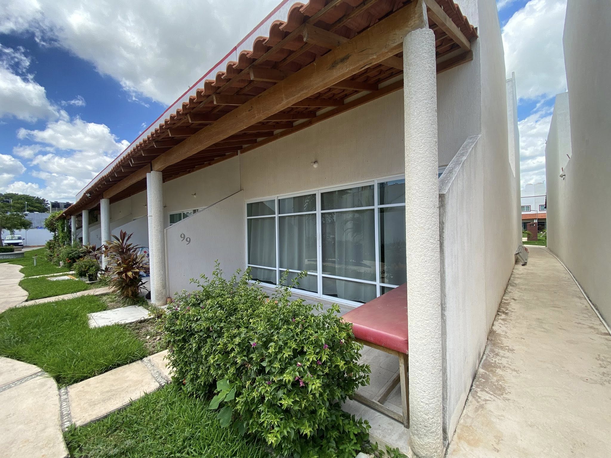 EN RENTA CASA AMUEBLADA EN CANCUN, EN PRIVADA CON ALBERCA Y AMENIDADES EN CANCUN. CASA EN RENTA CON MUEBLES EN CANCUN. CASA AMUEBLADA EN CANCUN