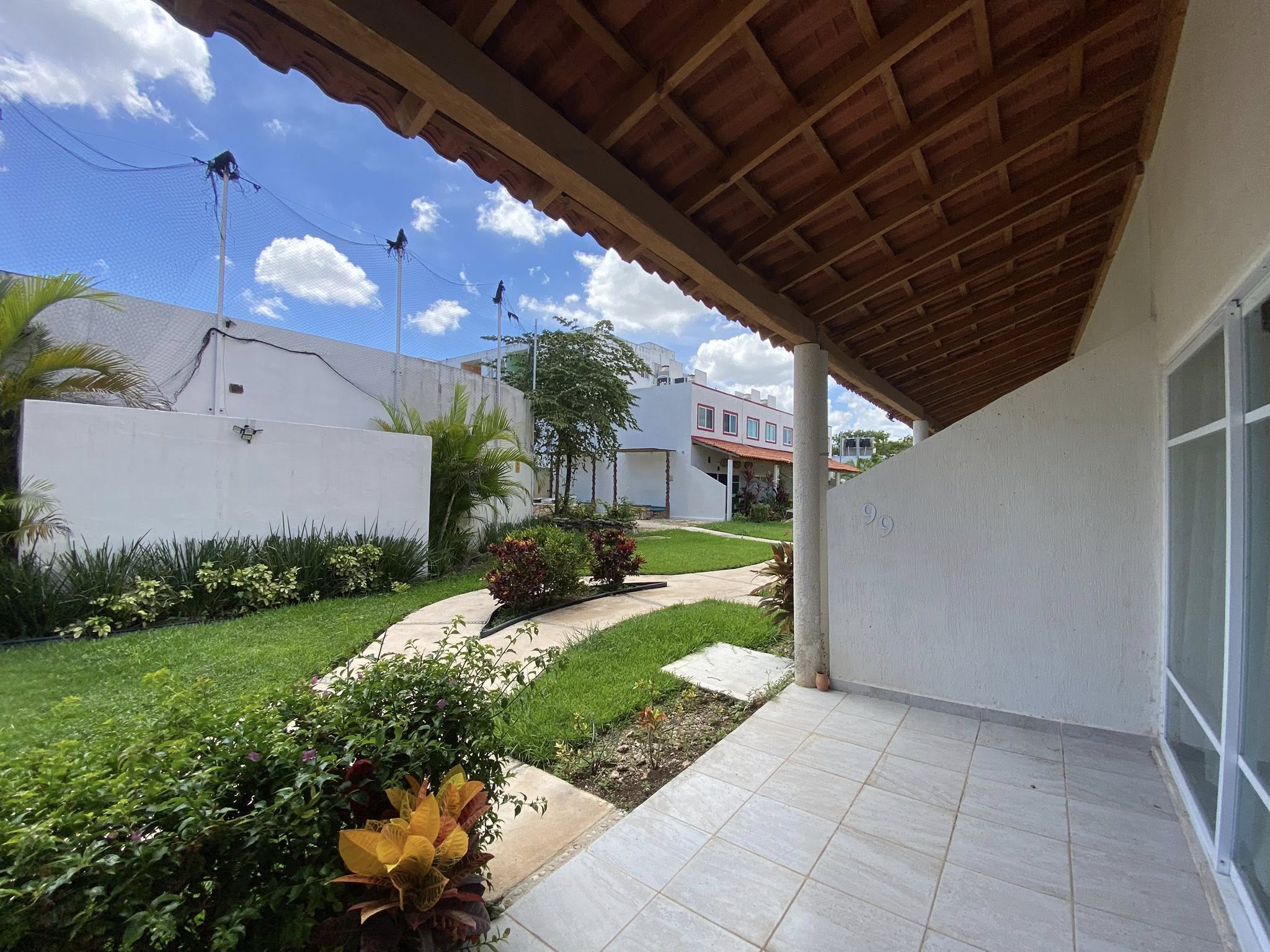 EN RENTA CASA AMUEBLADA EN CANCUN, EN PRIVADA CON ALBERCA Y AMENIDADES EN CANCUN. CASA EN RENTA CON MUEBLES EN CANCUN. CASA AMUEBLADA EN CANCUN