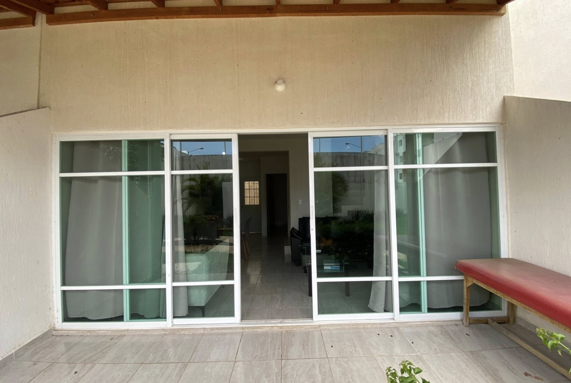 EN RENTA CASA AMUEBLADA EN CANCUN, EN PRIVADA CON ALBERCA Y AMENIDADES EN CANCUN. CASA EN RENTA CON MUEBLES EN CANCUN. CASA AMUEBLADA EN CANCUN