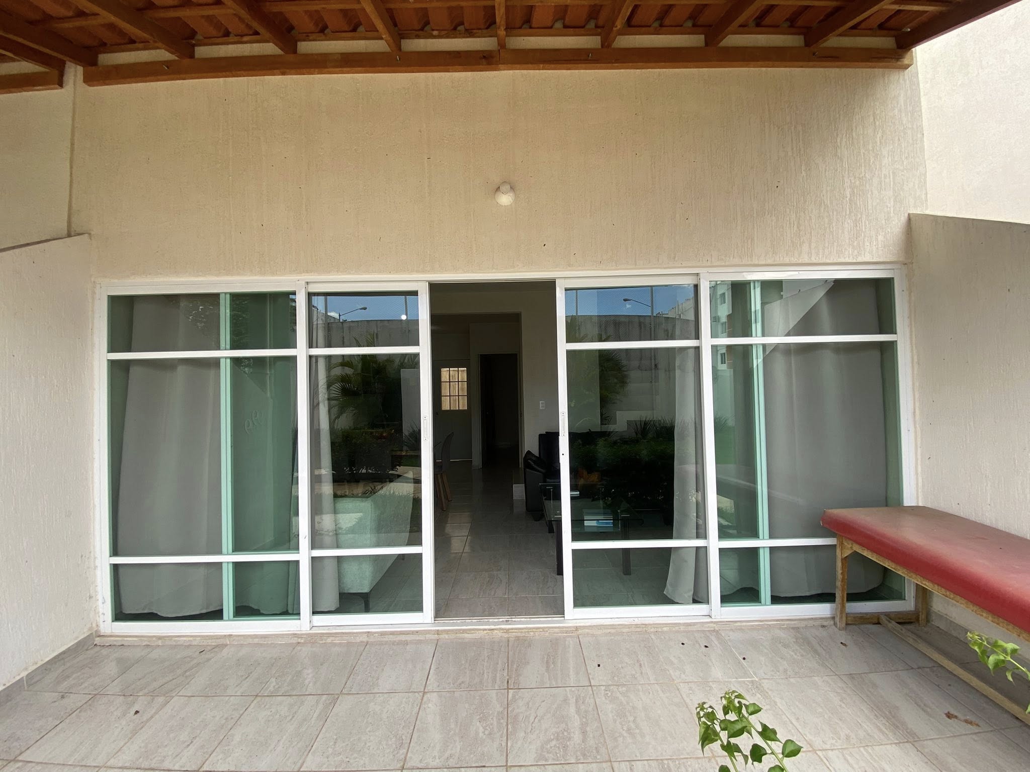 EN RENTA CASA AMUEBLADA EN CANCUN, EN PRIVADA CON ALBERCA Y AMENIDADES EN CANCUN. CASA EN RENTA CON MUEBLES EN CANCUN. CASA AMUEBLADA EN CANCUN