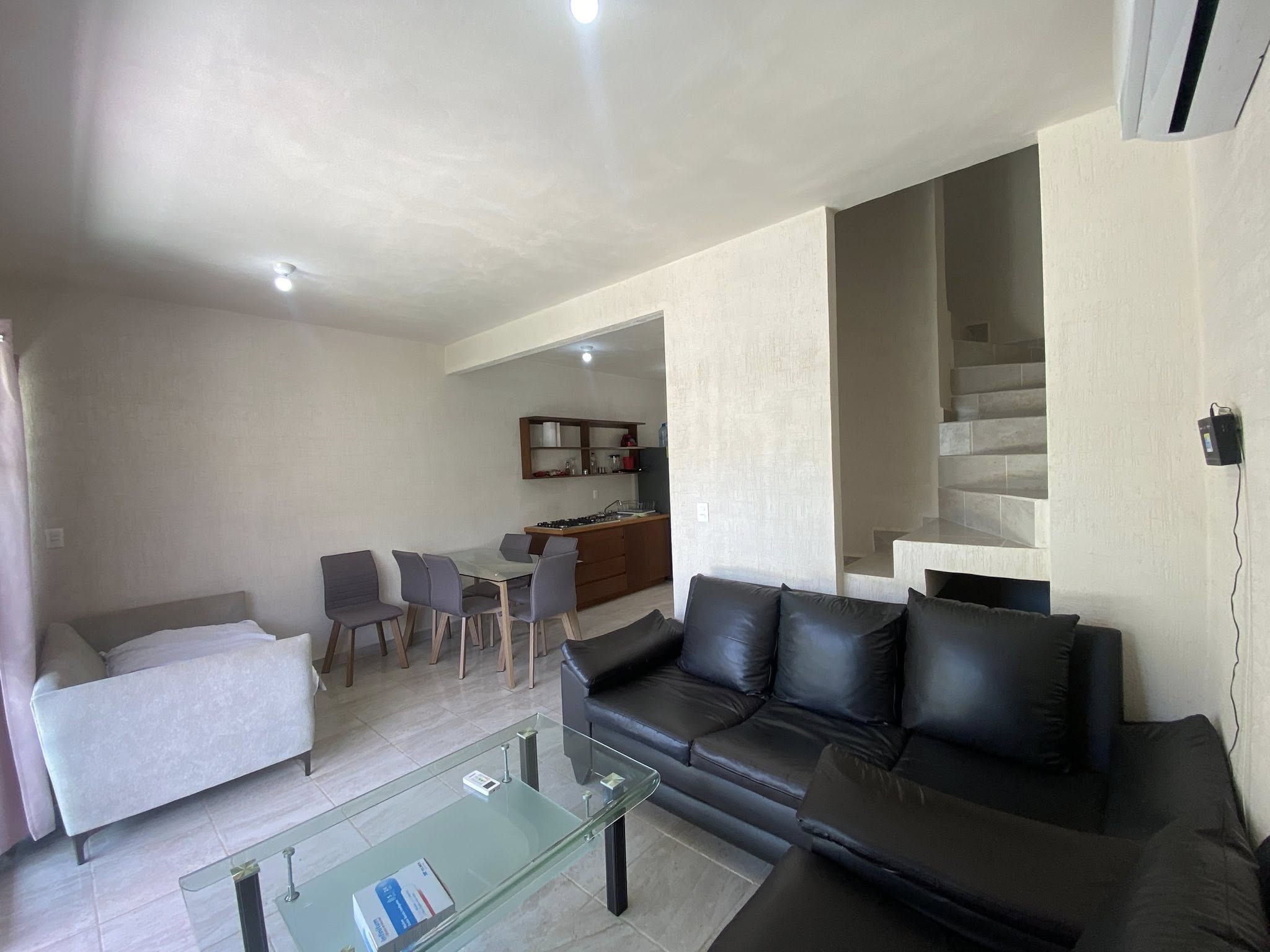 EN RENTA CASA AMUEBLADA EN CANCUN, EN PRIVADA CON ALBERCA Y AMENIDADES EN CANCUN. CASA EN RENTA CON MUEBLES EN CANCUN. CASA AMUEBLADA EN CANCUN