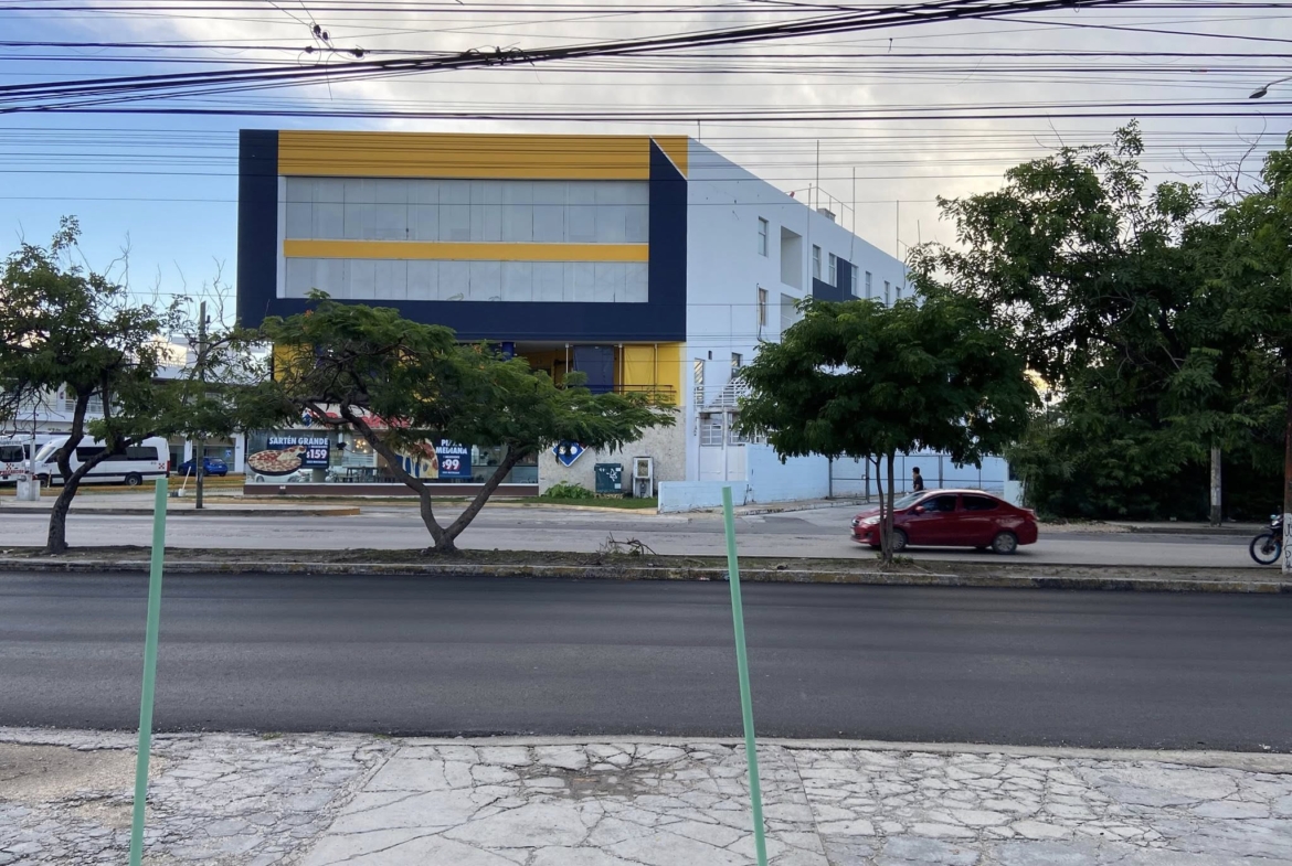 Oficina sobre la Avenida Lopez Portillo Cancún