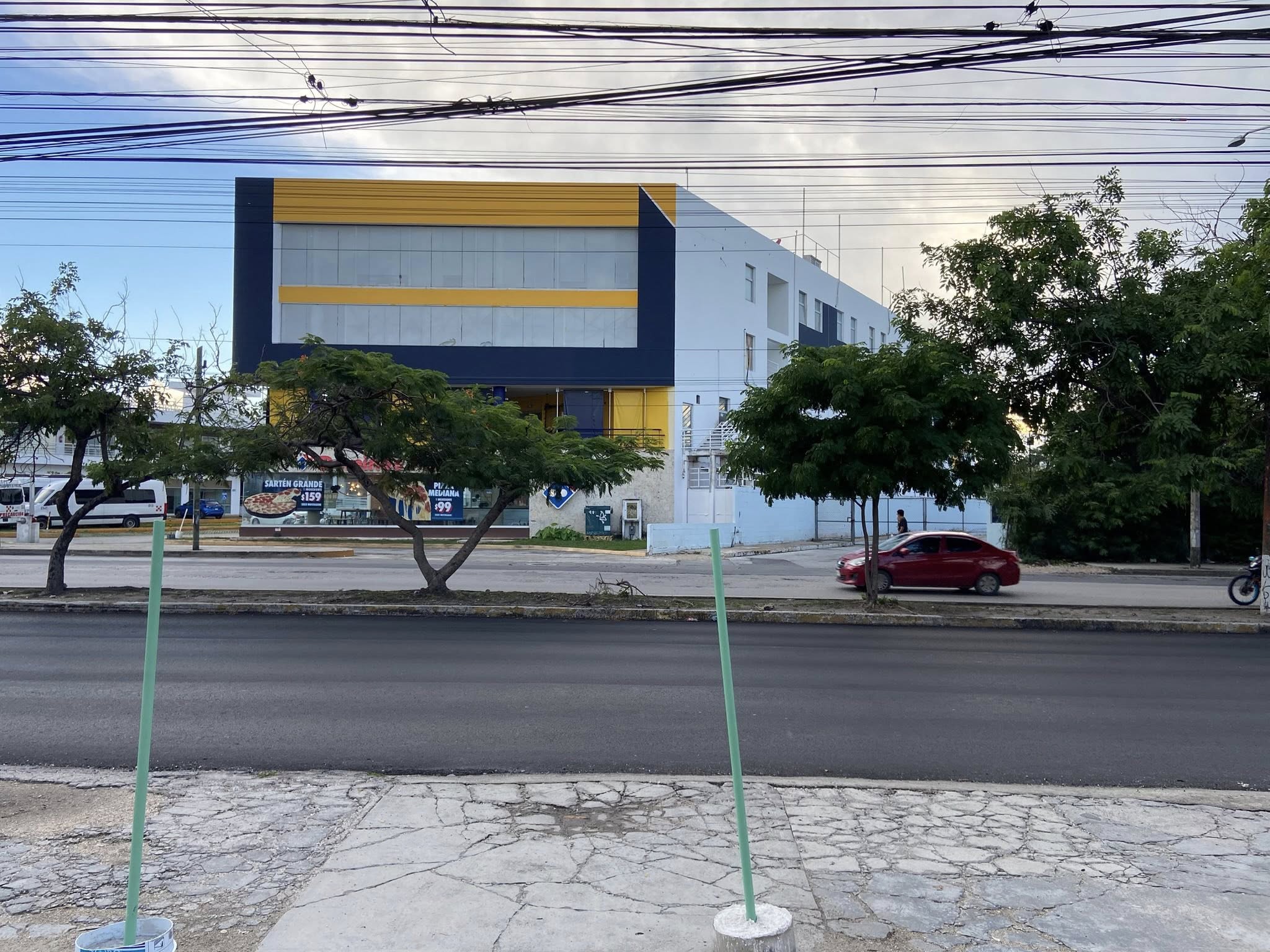 Oficina sobre la Avenida Lopez Portillo Cancún