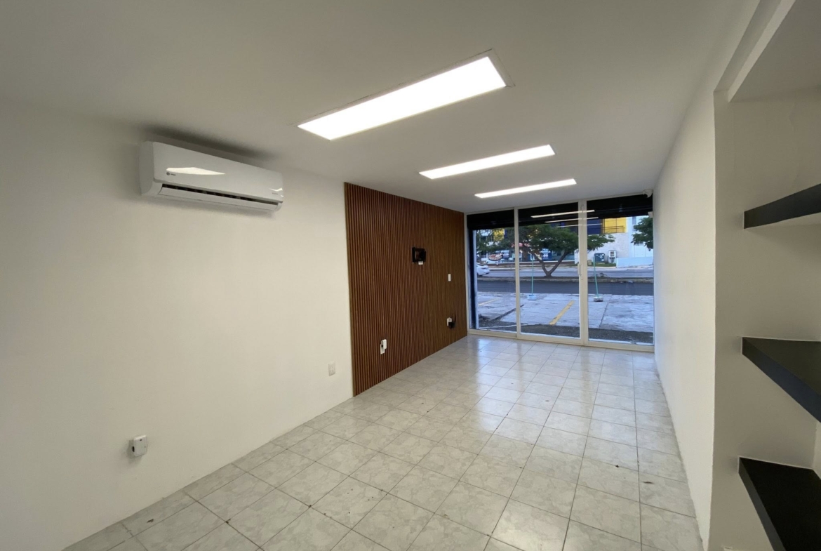 Recepción de una oficina en renta ubicada en Cancún